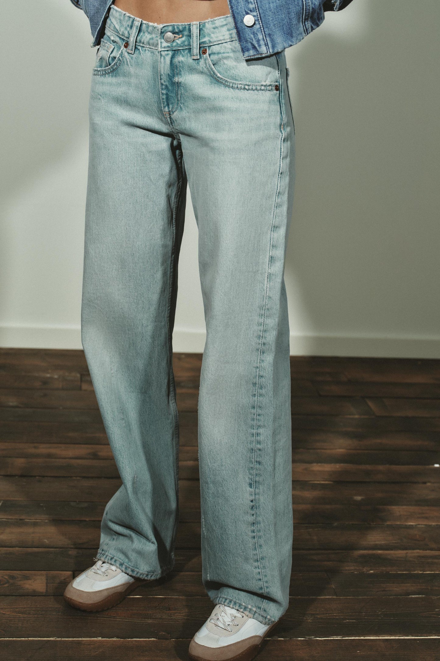 #C3C5BF, Bleu délavé