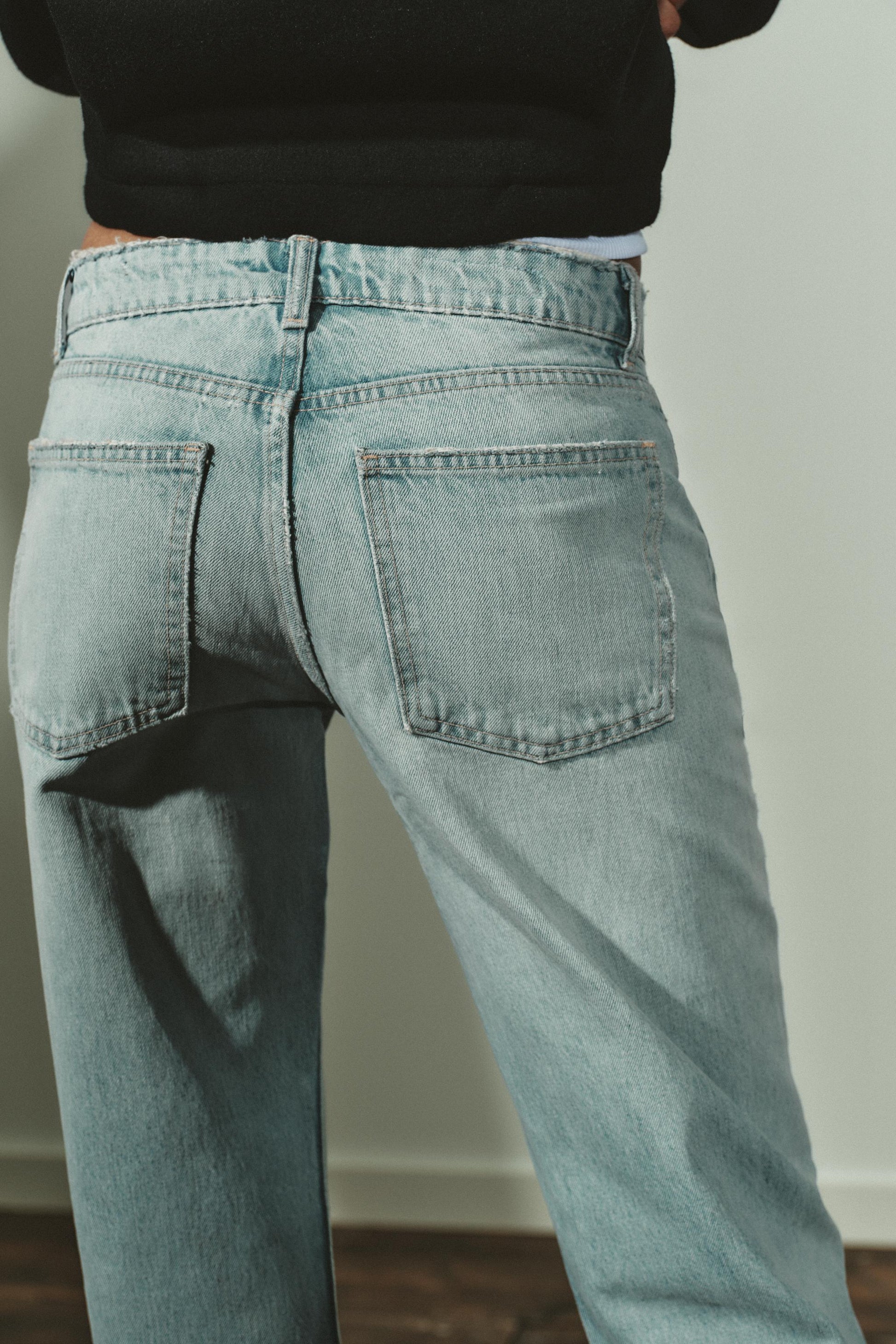 #C3C5BF, Bleu délavé